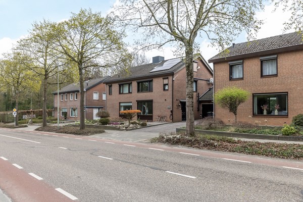 Foto - Te koop: Dr. Calsstraat 48 Landgraaf Instapklare uitstekend onderhouden geschakelde 2 kap woning in Schaesberg